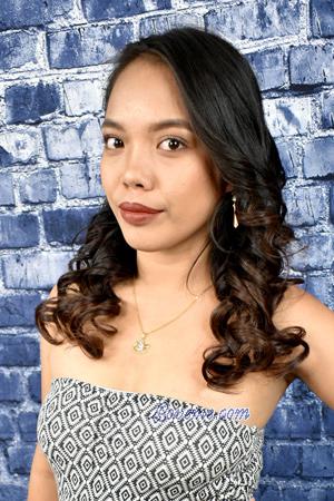 218076 - Liezl Age: 23 - Philippines